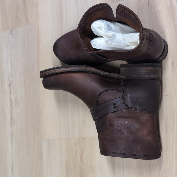 Frye Company Women's Veronica Bootie - Picture 6 of 11